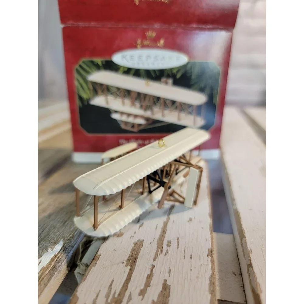 Hallmark The flight at Kitty‎ Hawk 1997 ornament xm